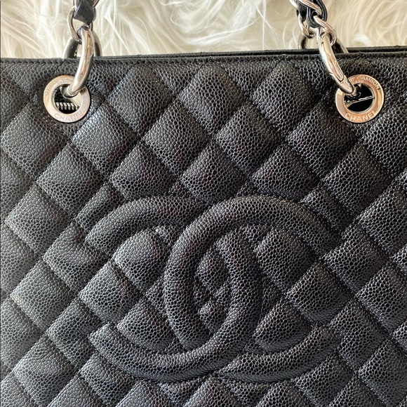 ๐๐๐๐๐๐ Black Quilted Caviar Grand Shopping Tote - Picture 7 of 16